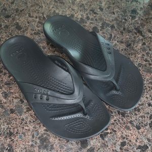 EUC Womens Crocs Sandals 7